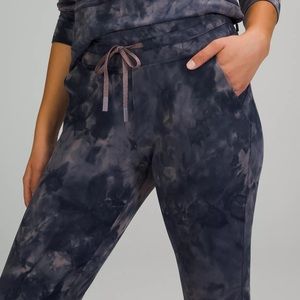 Lululemon high rise fitted jogger